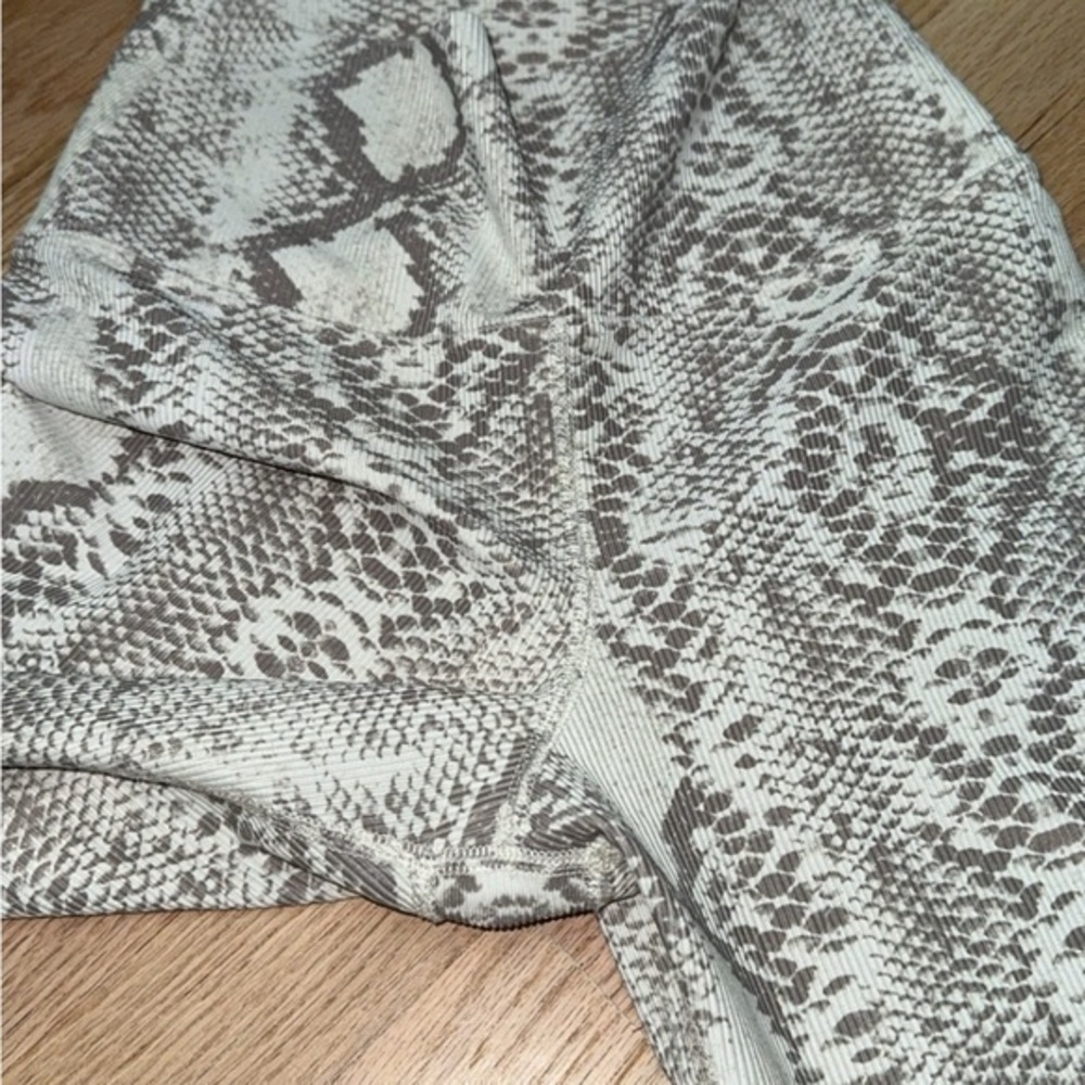 Beach Riot Sport Ayla Taupe Snake Print Leggings - Picture 9 of 9